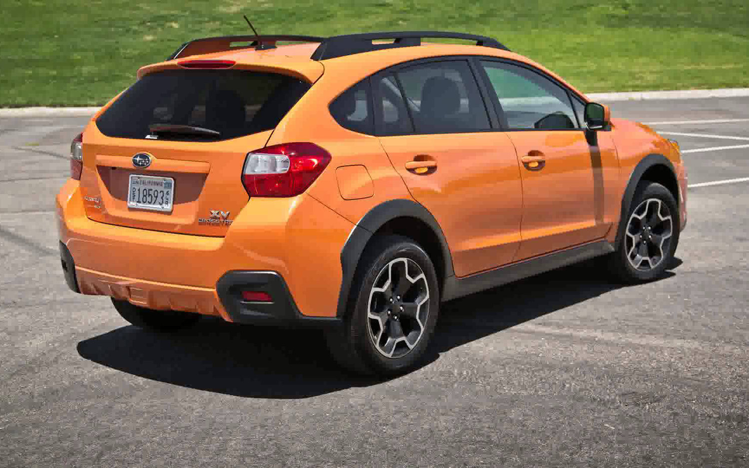 Comparison Subaru XV Crosstrek Hybrid 2015 vs Volkswagen Tiguan SEL 2017 SUV Drive